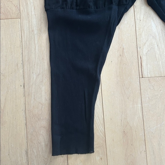 NEW Cynthia Ashby black capri leggings - Picture 4 of 10